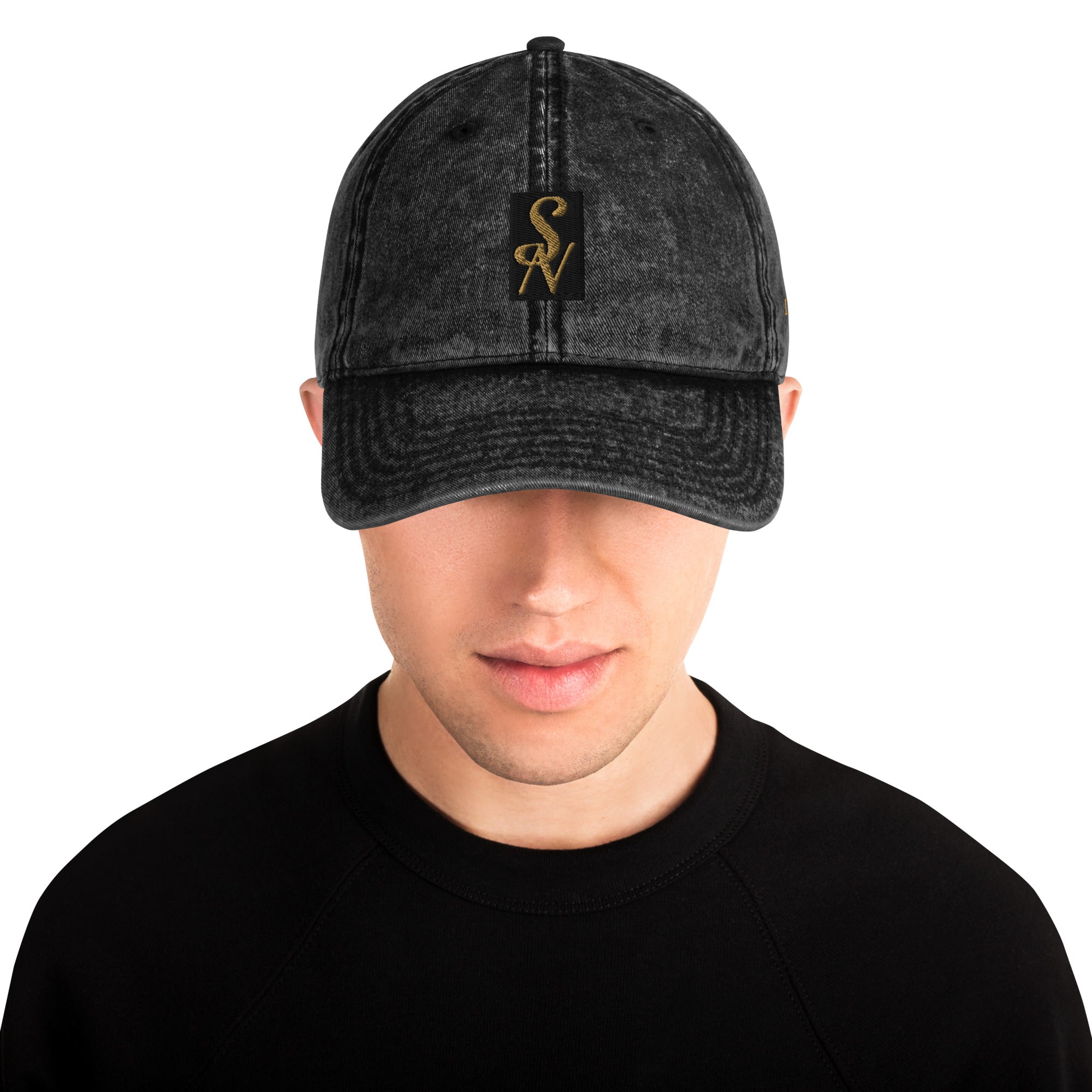 SAVANT NOIR vintage cotton twill cap in black worn by a male model with gold logo patch